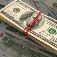 El dólar acelera su escalada, le gana a la inflación y pone fin al atraso cambiario