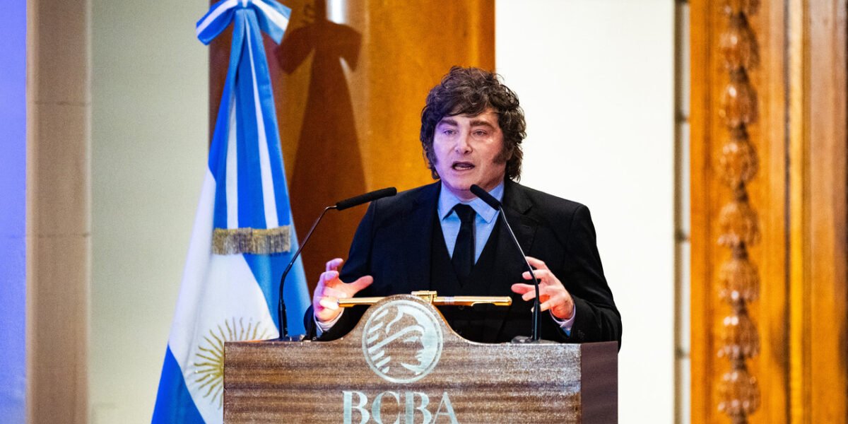 Tras el Mundial, el Gobierno renueva su equipo, pero mantiene intacto el rumbo político y económico