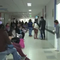 Polémica medida del Gobierno: los extranjeros no residentes deberán pagar por atenderse en hospitales nacionales