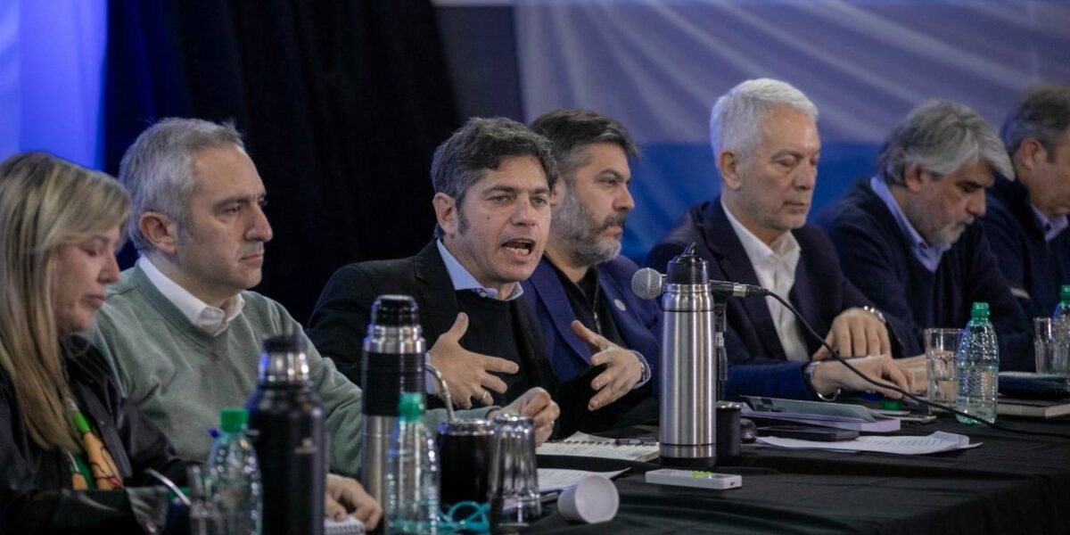 Kicillof acelera su proyecto político pese al acercamiento con Massa y Máximo y prepara un acto de alcance nacional