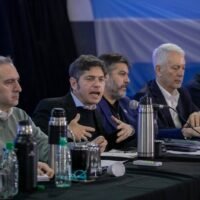 Kicillof acelera su proyecto político pese al acercamiento con Massa y Máximo y prepara un acto de alcance nacional