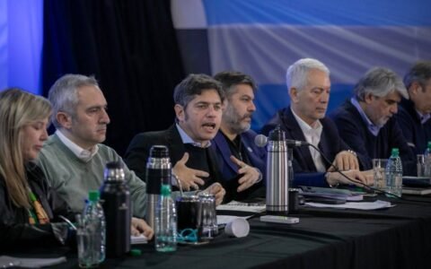 Kicillof acelera su proyecto político pese al acercamiento con Massa y Máximo y prepara un acto de alcance nacional