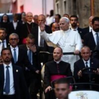 Entre la ilusión y la cautela: el Gobierno vive con expectativa la visita del papa León XIV
