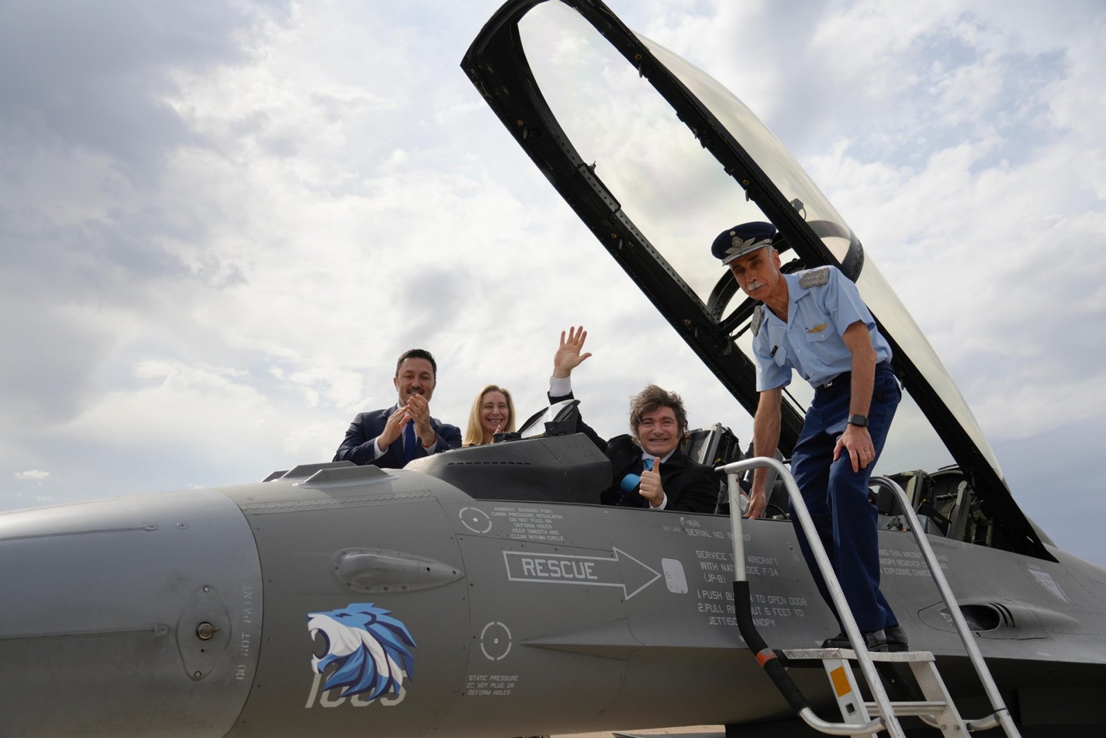 En medio de la disputa por Malvinas, el Gobierno autorizó compras militares bajo secreto para equipar a las Fuerzas Armadas