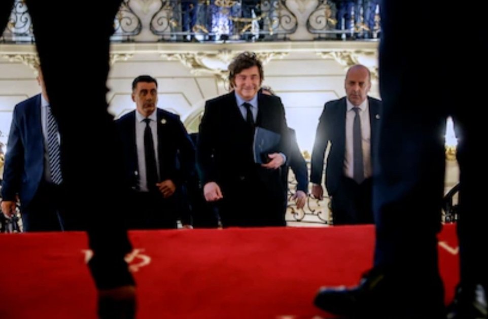 Milei arremetió contra Pedro Sánchez y pidió que los españoles expulsen al socialismo del poder