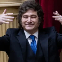 El Gobierno acelera las negociaciones contra reloj para evitar extraordinarias, pero crecen las dudas en el Senado