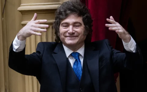 El Gobierno acelera las negociaciones contra reloj para evitar extraordinarias, pero crecen las dudas en el Senado