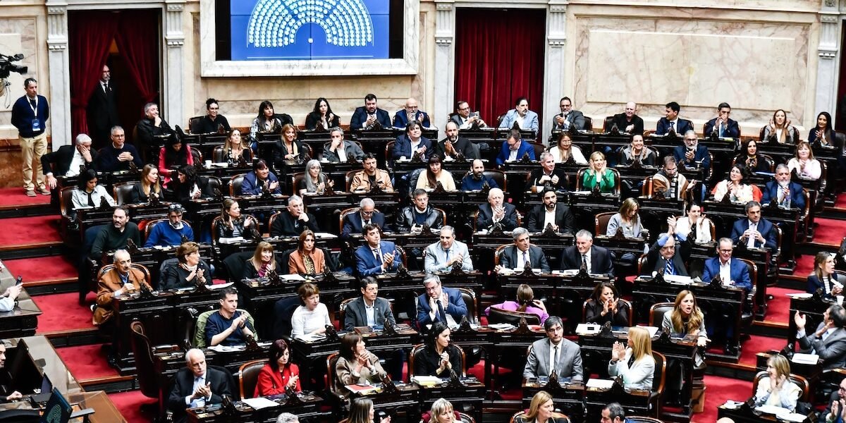 Diputados enfrenta una sesión decisiva: el Gobierno busca apoyo aliado para sostener el DNU 70, pero persiste la incertidumbre